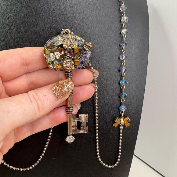 Vintage Betsey Johnson Large Chunky Embellished Bling Key Pendant Long Necklace - Picture 4 of 6
